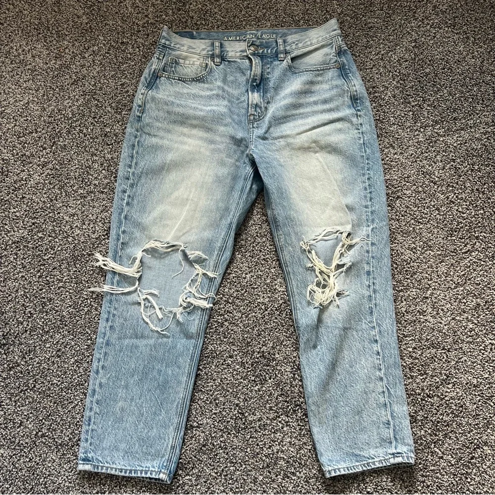 American Eagle Distressed Mom Jeans High Rise